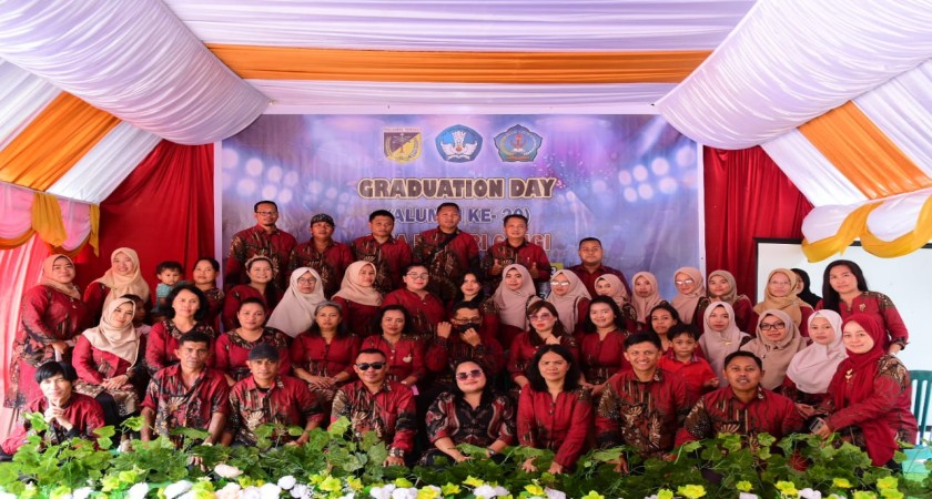 Graduation Day Kelas XII SMA Negeri 6 Sigi Angkatan 20 Tahun 2023: Generasi Muda yang Berakhlak, Berkarakter, dan Berprestasi Demi Masa Depan Bangsa